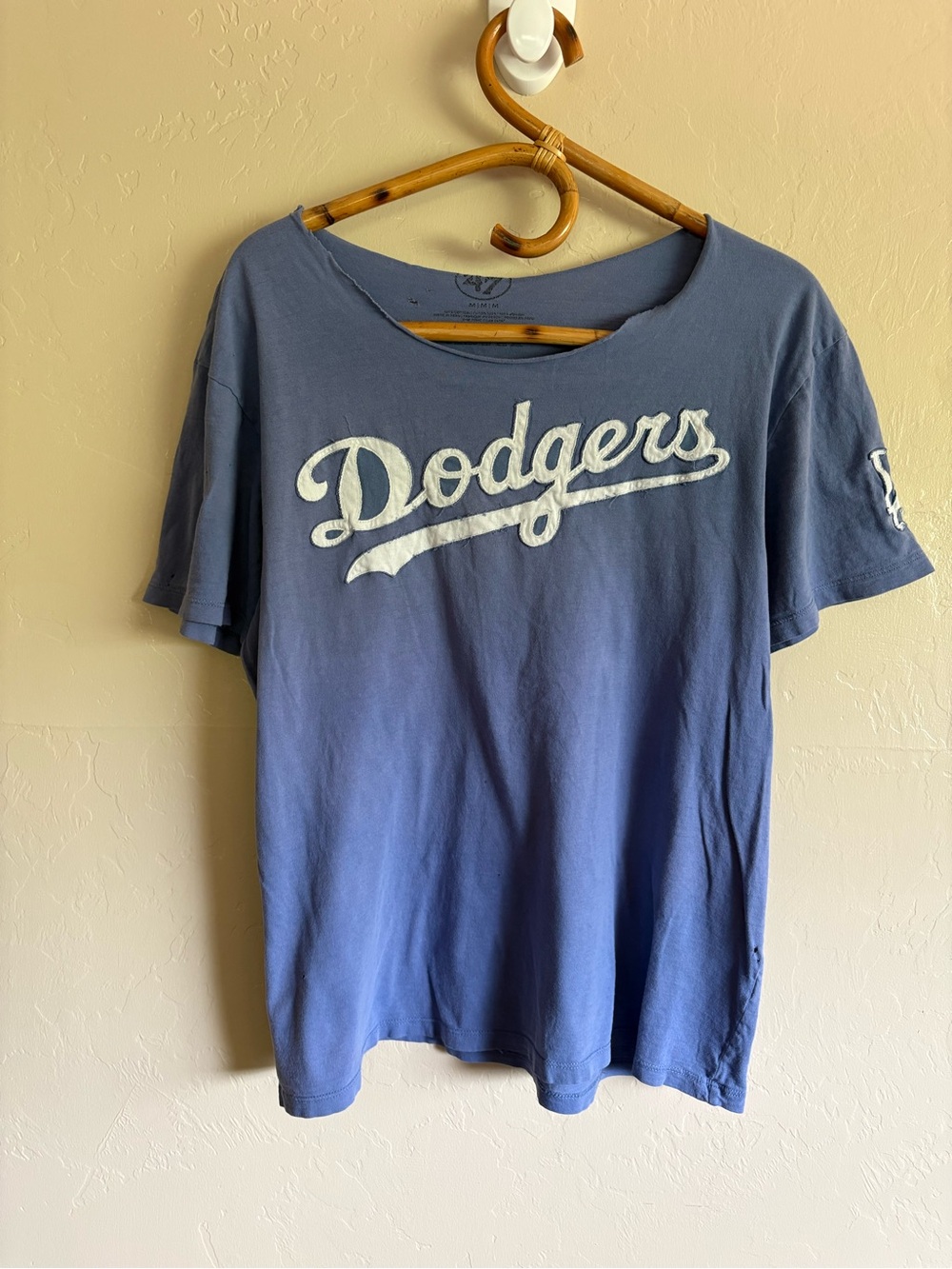 Distressed Los Angeles Dodgers Short Sleeve T-Shirt Blue Size Medium Cut Neck